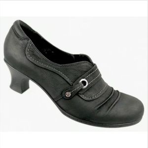 Earth Whirlwind  Ruched Round Toe Pump Booties